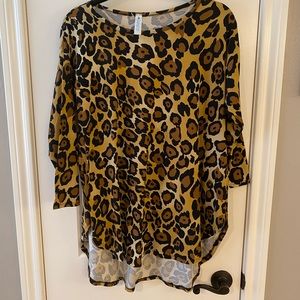 Leopard print, stretchy, 3/4 length sleeve, tunic